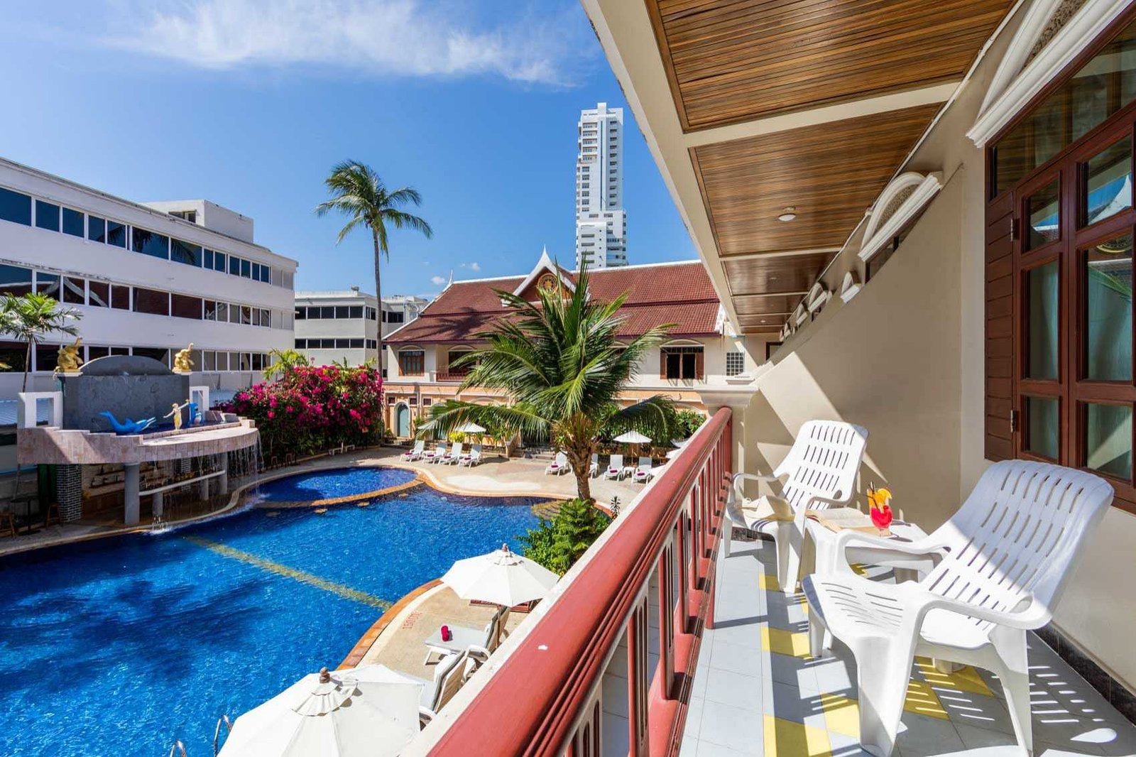 Deluxe Pool View Room